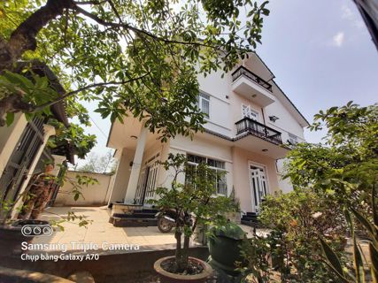 Bán biệt thự Hiệp Bình Chánh đường 10, DT 217m2 ngang 12.68m, đường trước nhà 8.3m